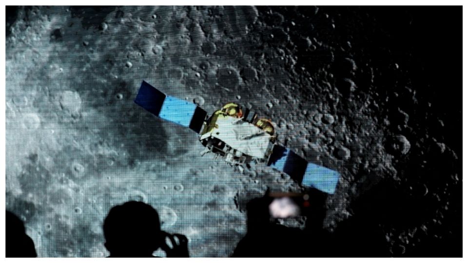 Chang’e 5 aterrizó cerca del monte Rümker (70 km de largo), en la Luna