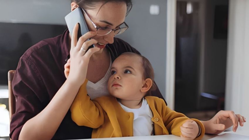 ¿Qué tan malo es dejarle el celular a los niños? Un psicólogo advierte de los estragos a corto plazo