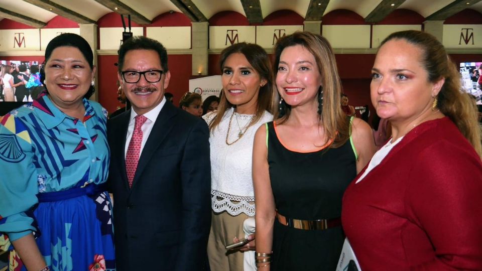 Ignacio Mier durante su participación en el foro “Diálogo ciudadano con mujeres poblanas: Mitos y realidades de las reformas”