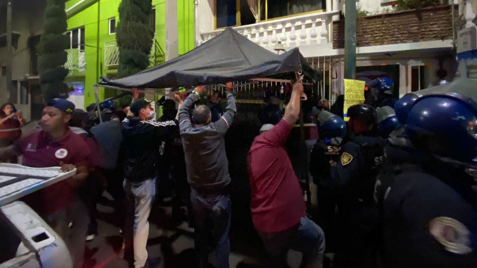 Empleados de la alcaldía Iztacalco participaron en el operativo.