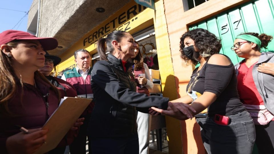 Claudia Sheinbaum escucha a las y los vecinos de Santo Domingo, en Coyoacán