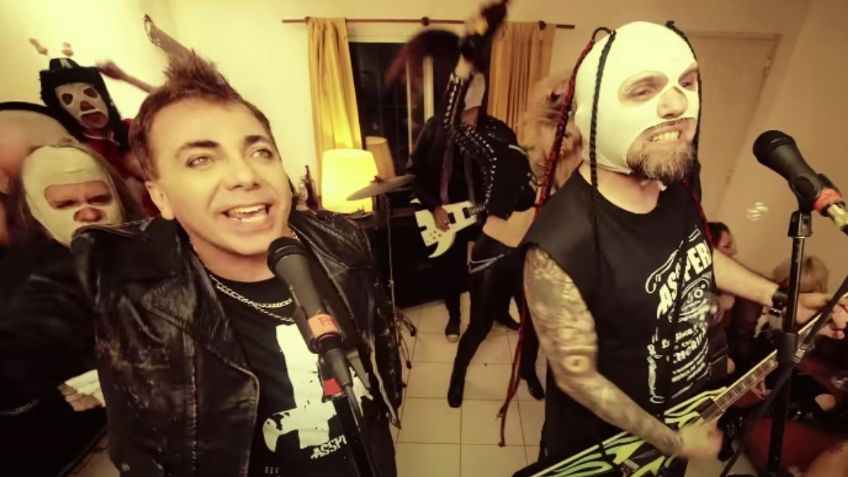 Cristian Castro saca su lado rudo con la canción “Lloviendo estrellas” y lo hace junto a un grupo de metal