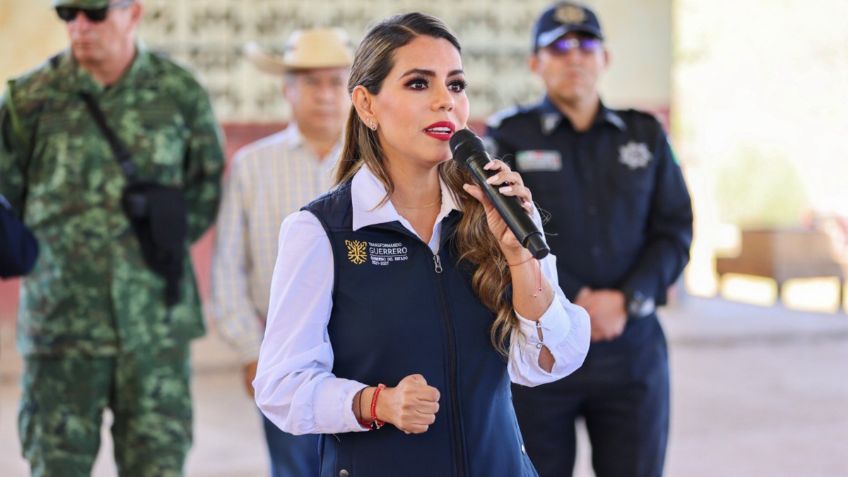 Evelyn Salgado se reúne con habitantes de El Durazno en La Sierra de Tierra Caliente