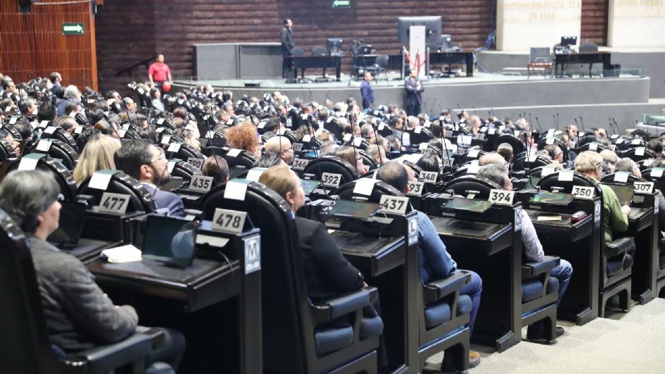 Los materiales necesarios para resolver el examen se entregarán en el salón de plenos