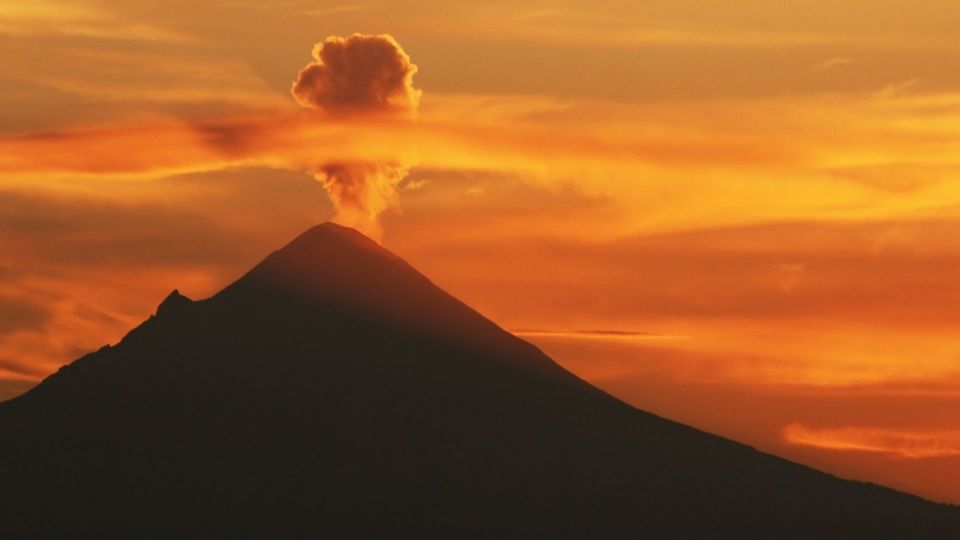 En el volcán Popocatépetl se ha registrado una constante actividad de extraños objetos voladores