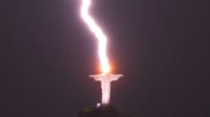 ¿Rayo divino? Captan impresionante descarga eléctrica sobre el Cristo Redentor de Río de Janeiro