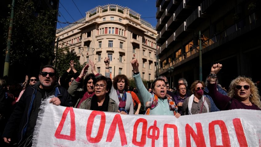 Grecia: manifestantes marchan por trágico choque de trenes que dejó 57 muertos