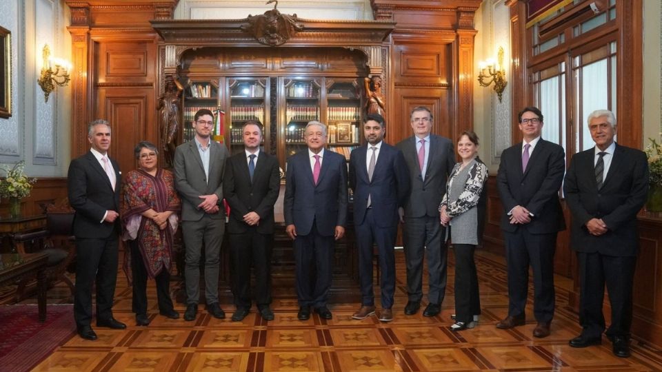 Al presidente lo acompañaron Raquel Buenrostro, Marcelo Ebrard, Rogelio Ramírez de la O, Germán Martínez y Martha Delgado