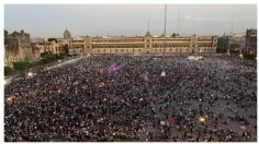 “Justicia y no más violencia”: exigen miles de mujeres que marcharon hacia el Zócalo de la CDMX