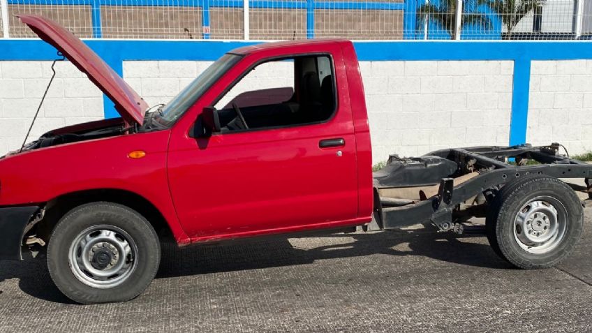 Recuperan camionera robada y detienen a tres ladrones