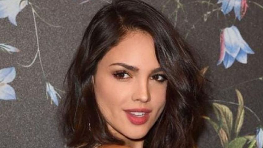 Eiza González irradia belleza sin una gota de maquillaje y con un minivestido que es infalible para el verano