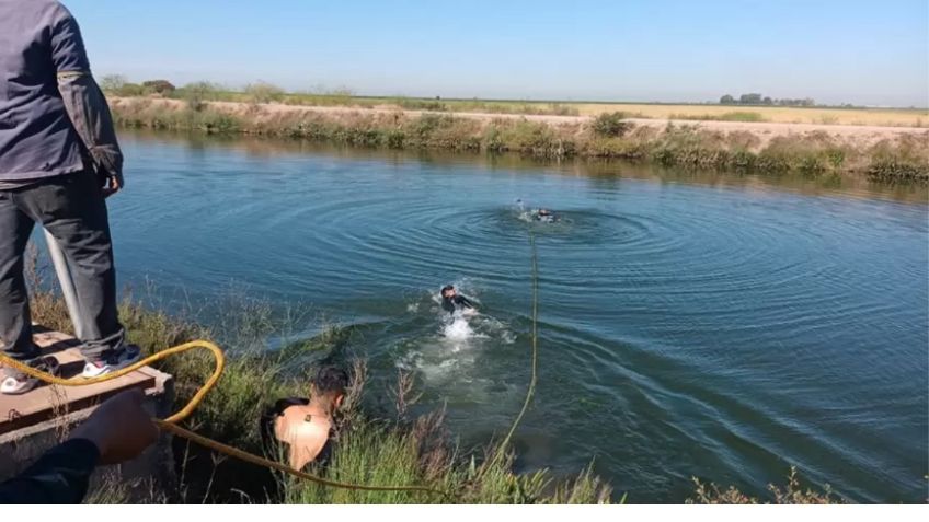 Mueren cuatro al caer camioneta en canal de Cajeme