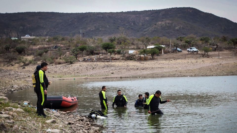 El personal capacitado recuperó el cuerpo de la joven luego de una ardua labor.