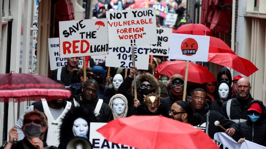 Protestan contra cierre del histórico Barrio Rojo de Ámsterdam