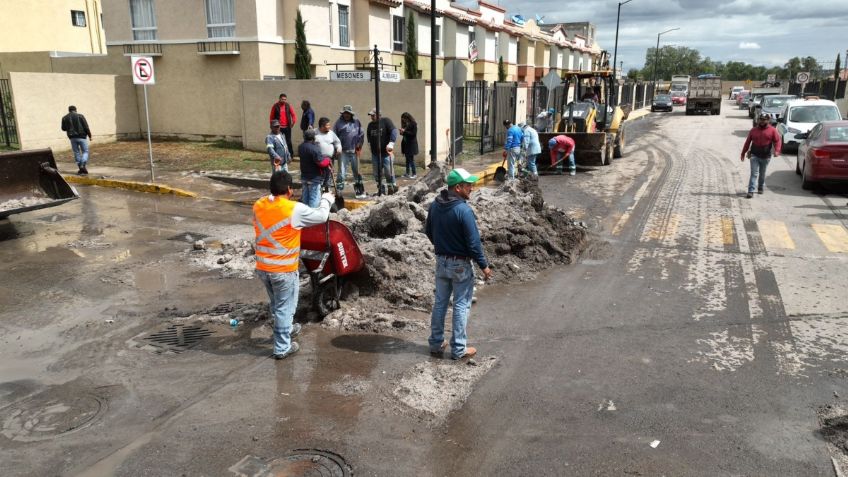 Tecámac continúa con las labores de limpieza en las zona afectadas por la granizada de ayer