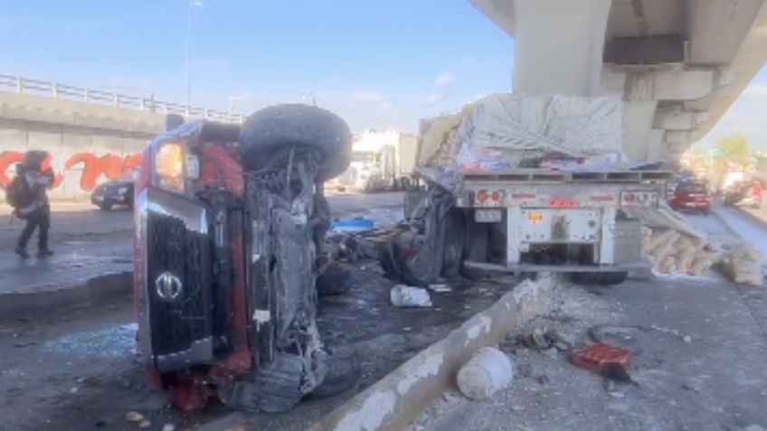 FOTOS: un motociclista derrapó y provocó un aparatoso choque múltiple en la México-Puebla