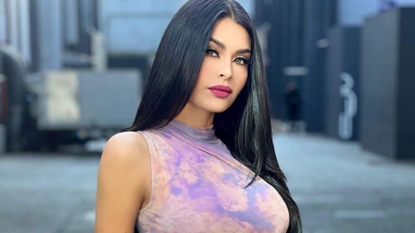 Kristal Silva presume vestido corto de estilo Tie-dye en tonos lilas y conquista la primavera