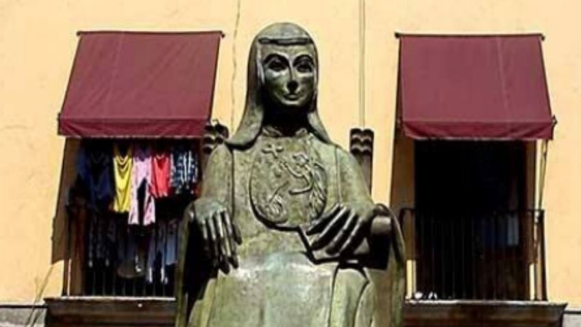 La estatua de Sor Juana Inés de la Cruz en la CDMX que ha generado terror, aseguran que sonríe y se mueve