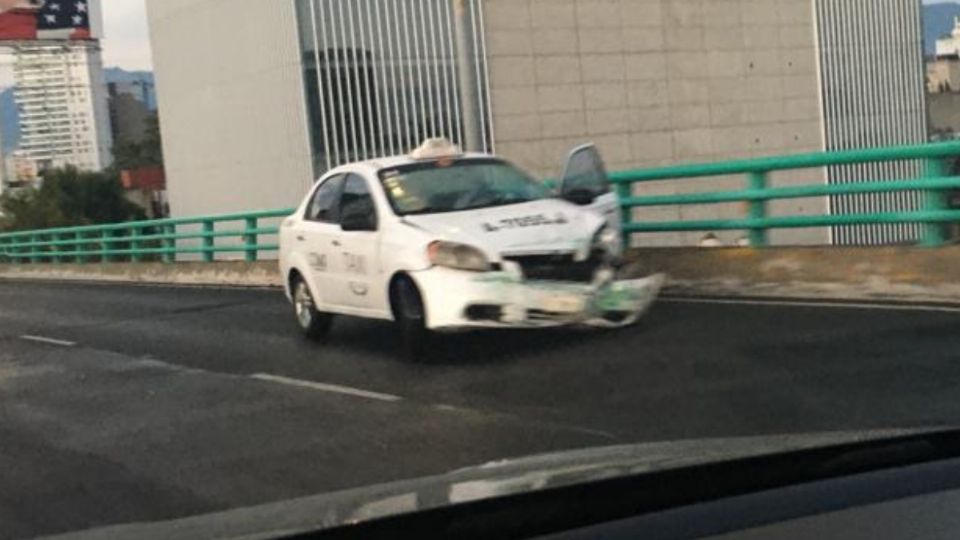 Dos incidentes sobre el segundo piso del Periférico. FOTO TW: @ArturoMurrieta2