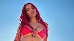 FOTOS: Karol G modela minifalda asimétrica que está en tendencia y que todas deberían probar