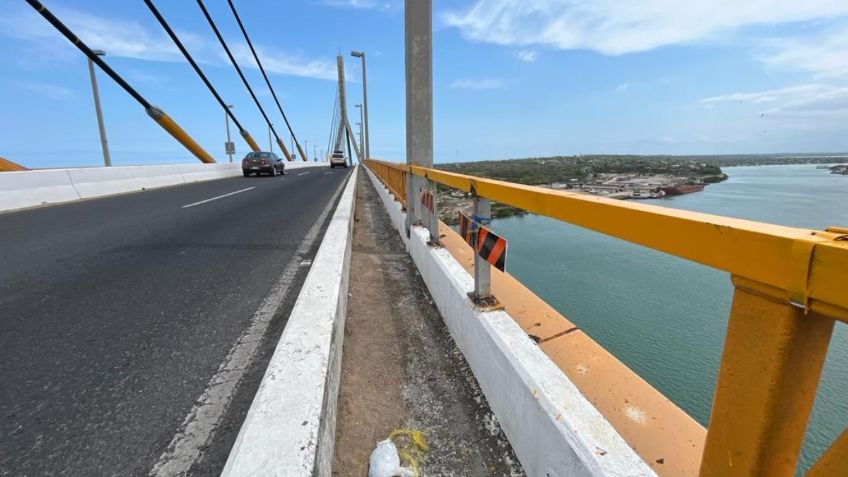 Tamaulipas: severos daños en el barandal del puente Tampico arriesga la seguridad de conductores y peatones