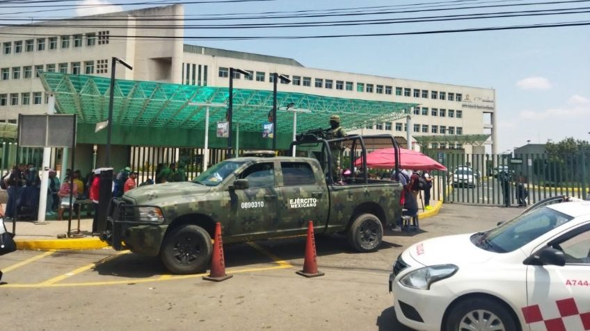 Militares custodian el Centro Médico Adolfo López Mateos de Toluca