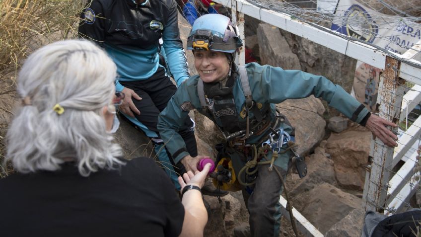 Tras pasar 500 días sola en una cueva, una mujer decide volver a tener contacto con el mundo