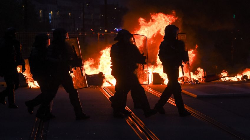 A pesar de las protestas, entra en vigor la reforma a las pensiones de Emmanuel Macron