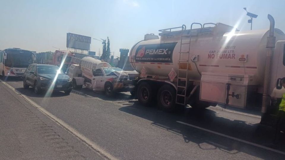 La autopista se encuentra con graves asentamientos vehiculares.