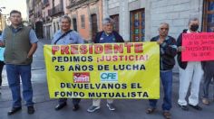 Jubilados y trabajadores electricistas piden apoyo a AMLO para resolver juicio de 25 años