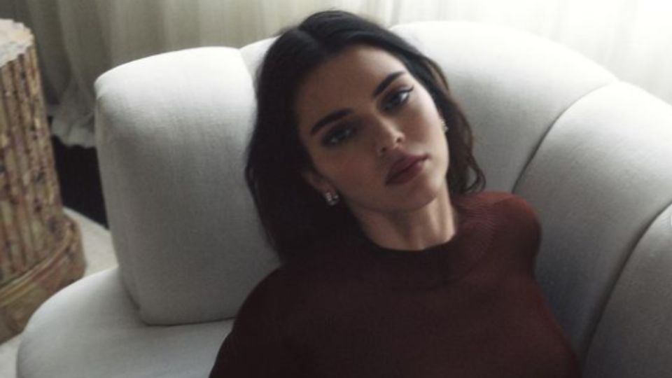 Además de promocionar su marca de tequila, Kendall Jenner lució su corte de cabello.