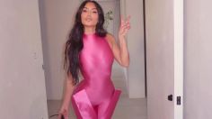 Kim Kardashian se viste de la "Power Ranger Rosa" con un catsuit rosa brillante de SKIMS