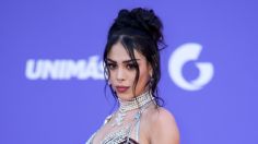 Danna Paola da de qué hablar en los Latin AMAs por extravagante look denim