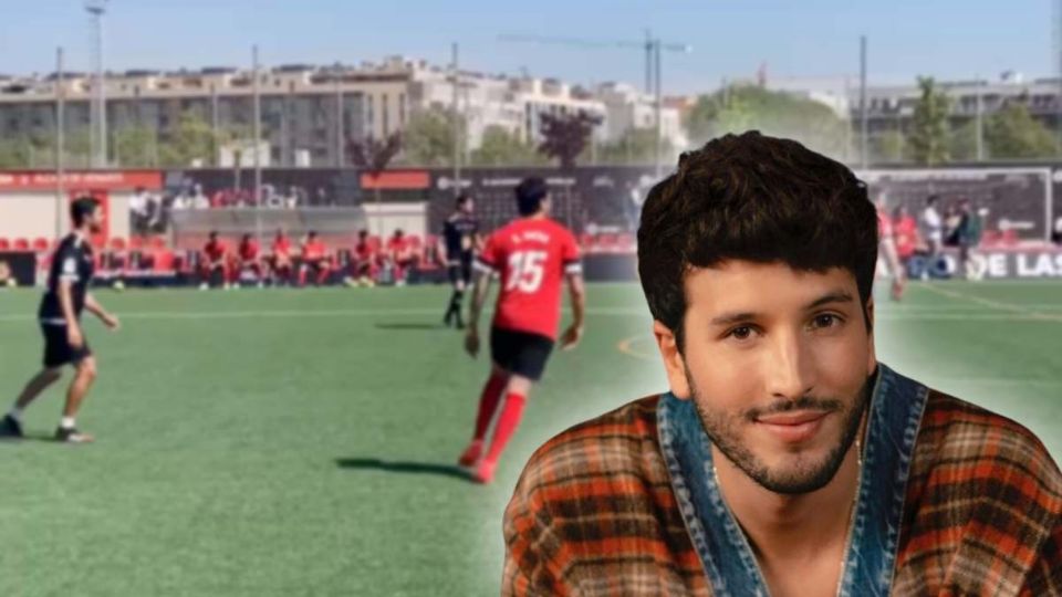 El cantante mostró sus dotes para pegarle al balón