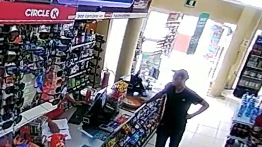 Denuncian que sujeto se lleva cervezas sin pagarlas