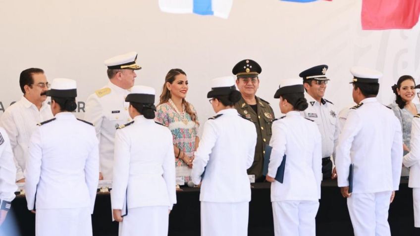 Evelyn Salgado asiste a la ceremonia por el 109 Aniversario de la Gesta Heroica del Puerto de Veracruz