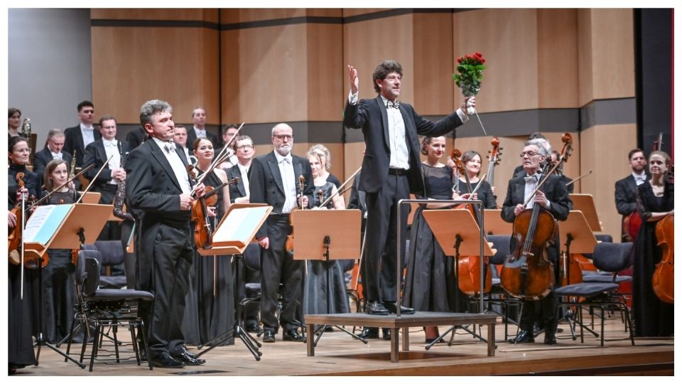 En 2022, el director Juan Carlos Lomónaco ofreció un concierto en Polonia