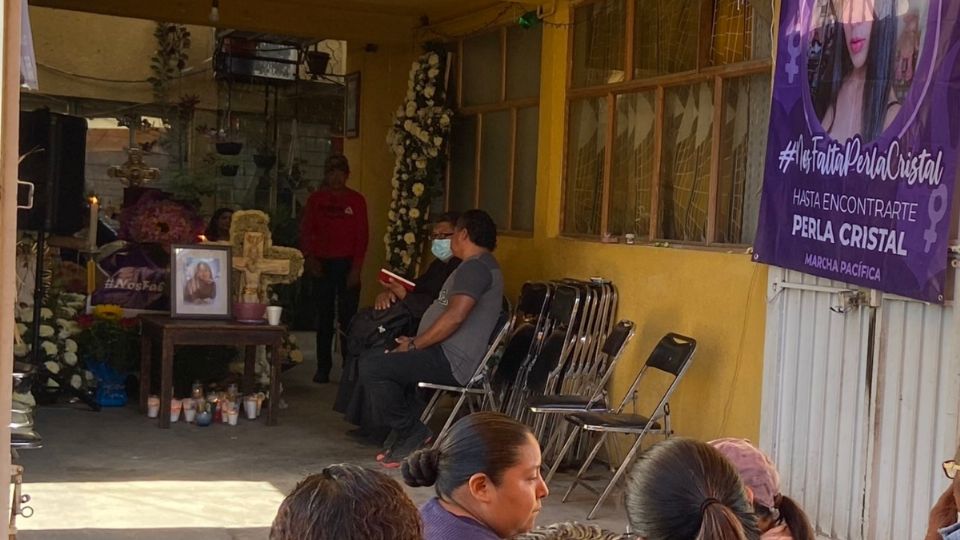 Los servicios funerarios se llevan a cabo en el domicilio de la joven. FOTO TW: @luiscarloshdezv