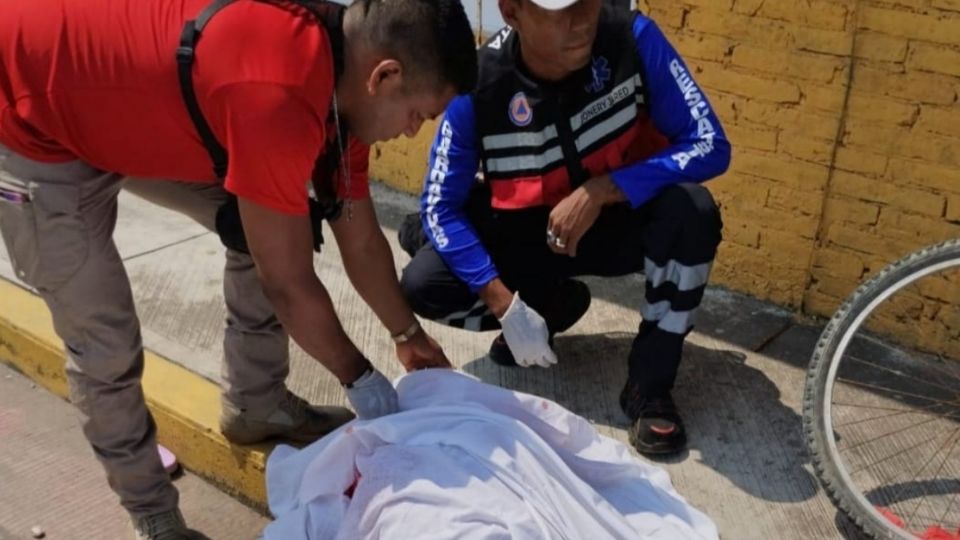 Su bicicleta quedó al lado de su cuerpo.