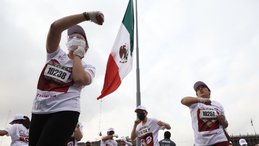 Con nueva jornada masiva, CDMX busca hacer tradición la clase de boxeo en el Zócalo