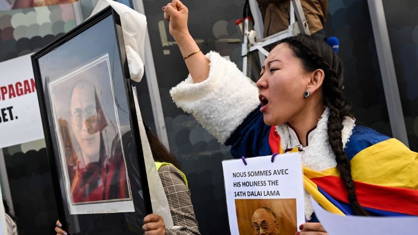 Tibetanos defienden al Dalái Lama: "¡Dejen de difamar a su santidad!", acusaron "alto a la propaganda china"