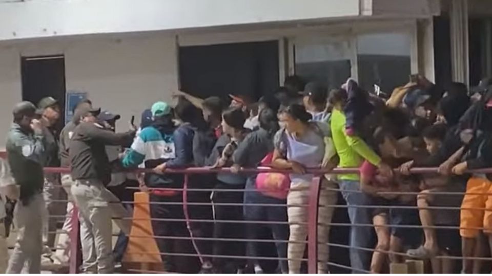 Los migrantes se dispersaron después de un tiempo.