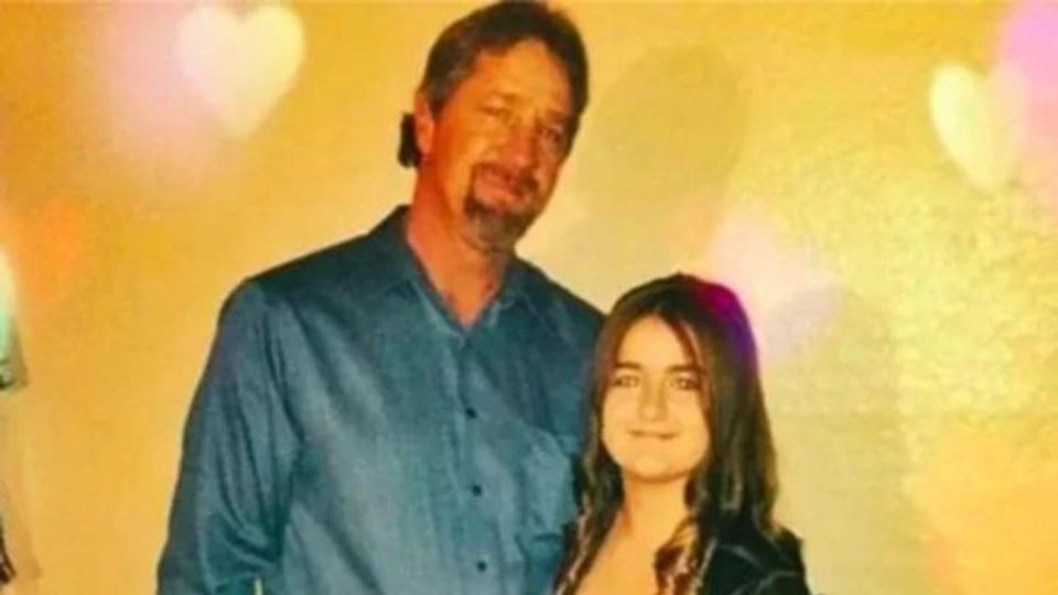 John Eisenman y su hija antes de ser arrestado,