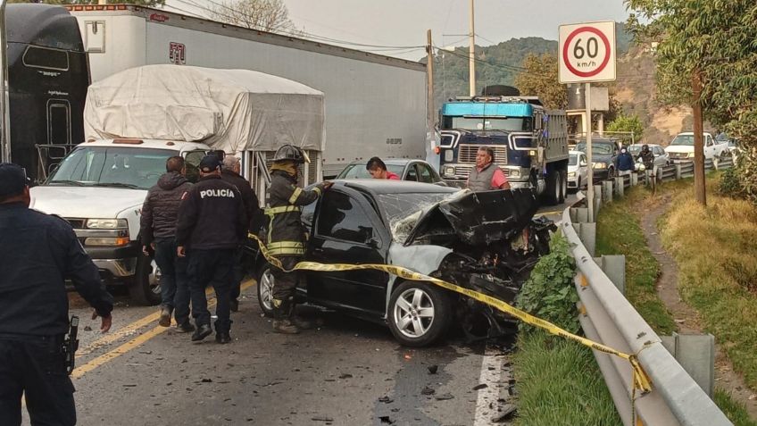 Mortal accidente en la Naucalpan-Toluca: muere prensado el conductor de un auto