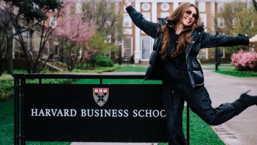 Thalía da una conferencia en la Universidad de Harvard, así fue su participación