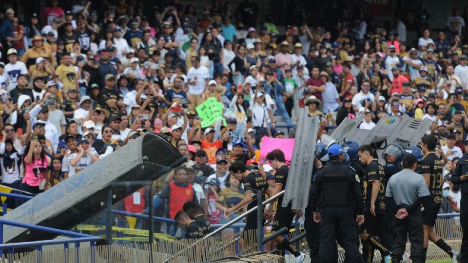 La violencia se ha incrementado en algunos estadios mexicanos.