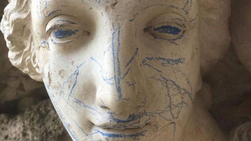 Niños "vandalizan" una estatua de 230 años y un monumento con crayones azules