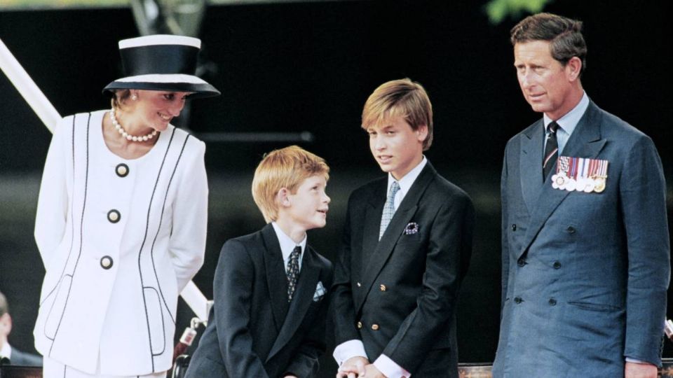 La familia de 'Lady Di' con Harry, William y el príncipe Carlos en 1995.