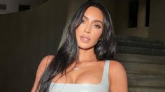 Kim Kardashian hace "cosplay" de detective con una gabardina de látex brillante