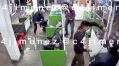 VIDEO | Roban y destruyen negocio en Iztacalco: amenazaron con pistolas en minutos